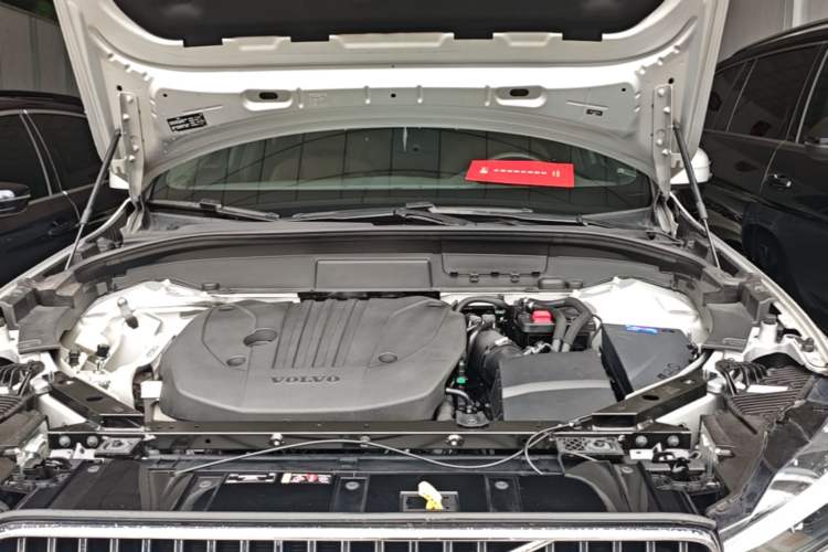 Used Volvo XC60 2023 B5 4x4 Smart Luxury Edition Engine Bay