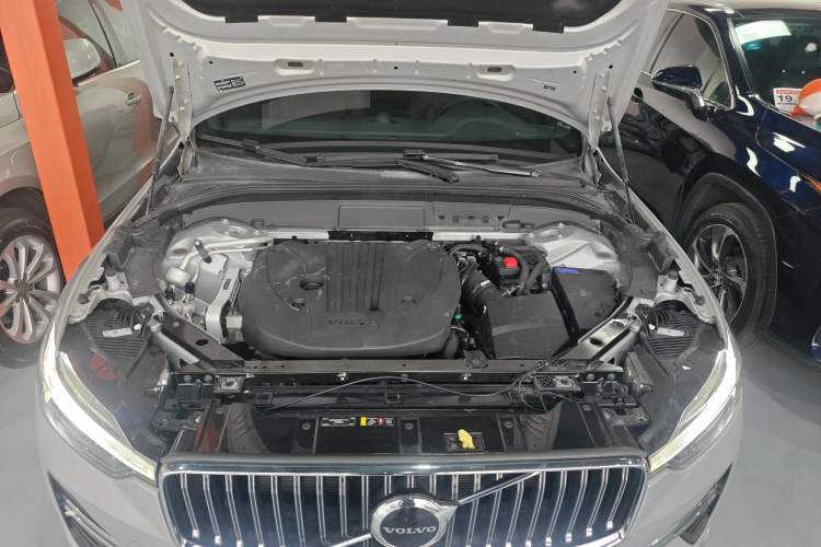 Used Volvo XC60 2023 B5 4x4 Smart Luxury Edition Engine Bay