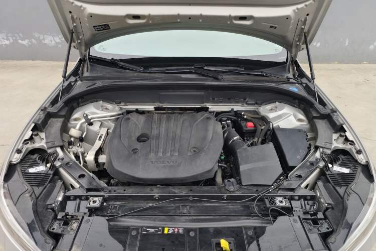 Used Volvo XC60 2023 B5 4x4 Smart Luxury Edition Engine Bay