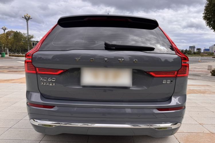 Used Volvo XC60 2023 B5 4x4 Smart Luxury Edition Exterior 2