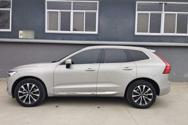 Used Volvo XC60 2023 B5 4x4 Smart Luxury Edition Exterior 6