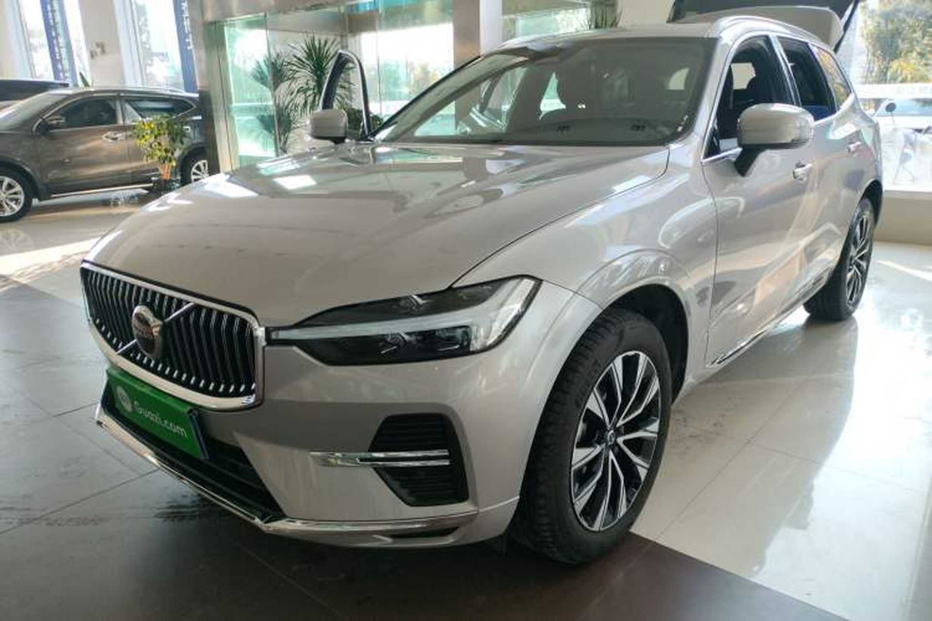 Used Volvo XC60 2023 B5 4x4 Smart Luxury Edition Front Left 45 Deg
