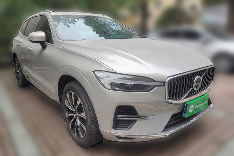 Used Volvo XC60 2023 B5 4x4 Smart Luxury Edition Front Right 45 Deg