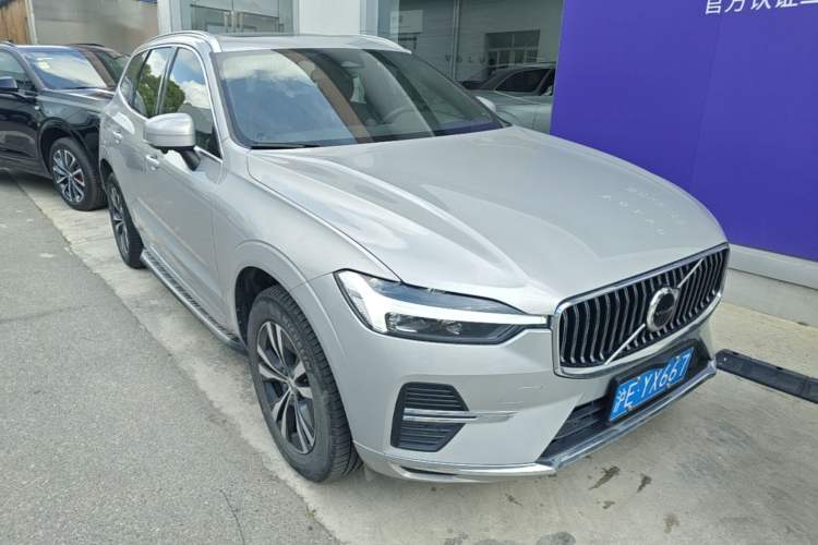 Used Volvo XC60 2023 B5 4x4 Smart Luxury Edition Front Right 45 Deg