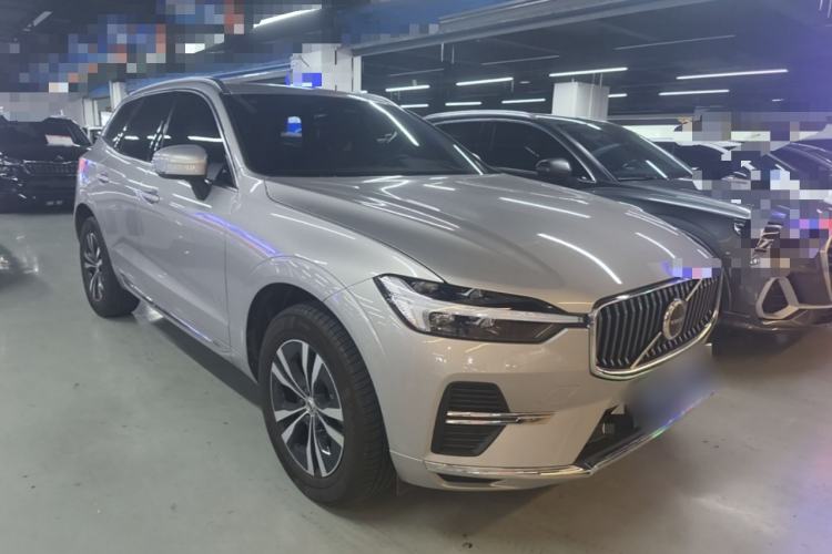 Used Volvo XC60 2023 B5 4x4 Smart Luxury Edition Front Right 45 Deg