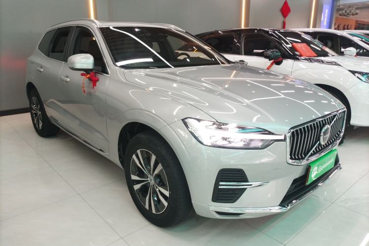 Used Volvo XC60 2023 B5 4x4 Smart Luxury Edition Front Right 45 Deg