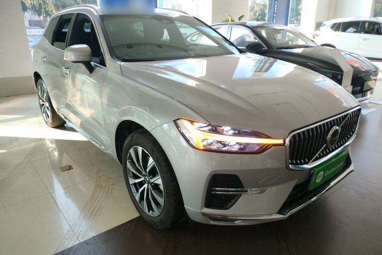 Used Volvo XC60 2023 B5 4x4 Smart Luxury Edition Front Right 45 Deg