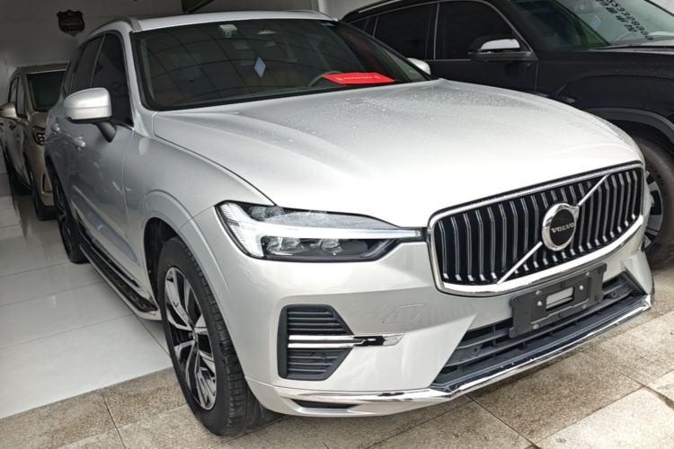 Used Volvo XC60 2023 B5 4x4 Smart Luxury Edition Front Right 45 Deg