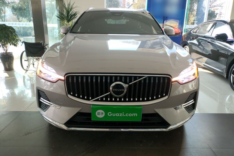 Used Volvo XC60 2023 B5 4x4 Smart Luxury Edition Front