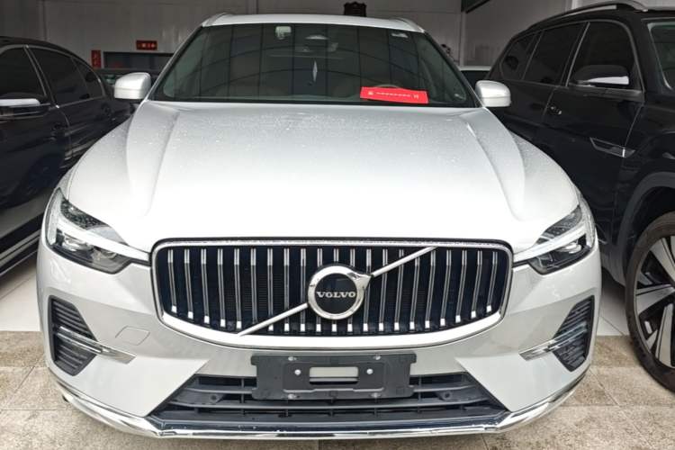 Used Volvo XC60 2023 B5 4x4 Smart Luxury Edition Front