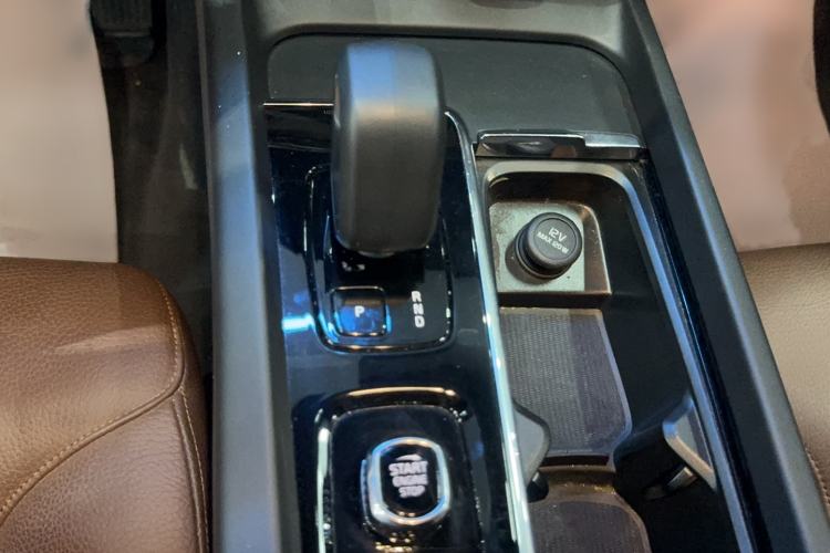 Used Volvo XC60 2023 B5 4x4 Smart Luxury Edition Gear Lever