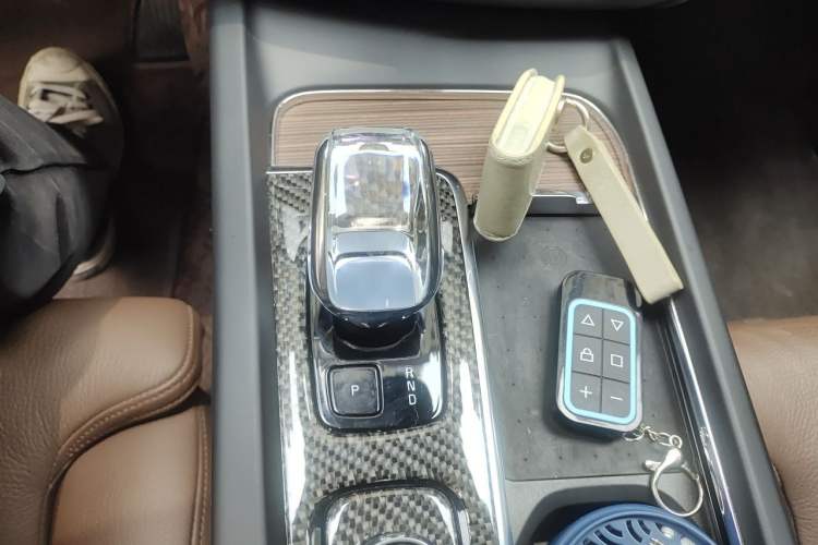 Used Volvo XC60 2023 B5 4x4 Smart Luxury Edition Gear Lever
