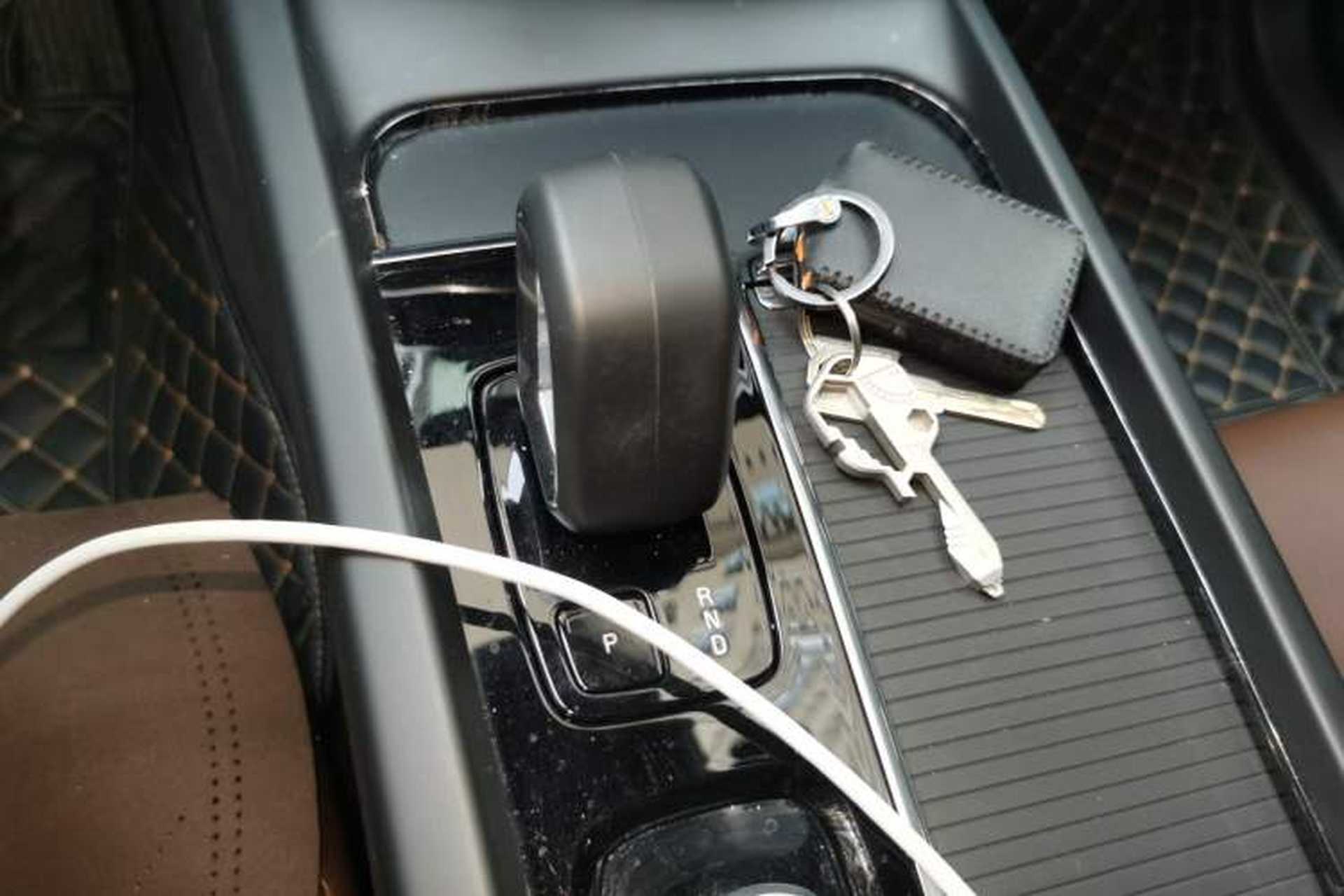 Used Volvo XC60 2023 B5 4x4 Smart Luxury Edition Gear Lever
