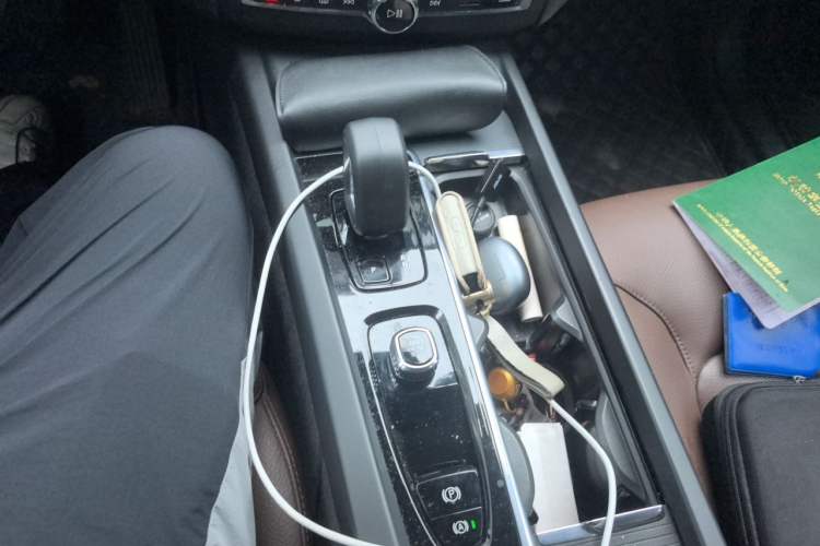 Used Volvo XC60 2023 B5 4x4 Smart Luxury Edition Gear Lever