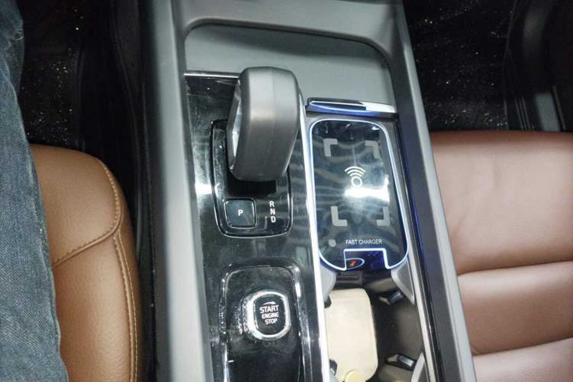 Used Volvo XC60 2023 B5 4x4 Smart Luxury Edition Gear Lever