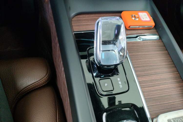 Used Volvo XC60 2023 B5 4x4 Smart Luxury Edition Gear Lever