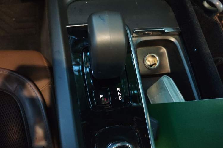 Used Volvo XC60 2023 B5 4x4 Smart Luxury Edition Gear Lever