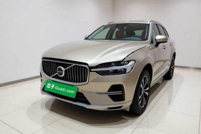 Ojetý Volvo XC60 2023 B5 4x4 Smart Luxury Edition