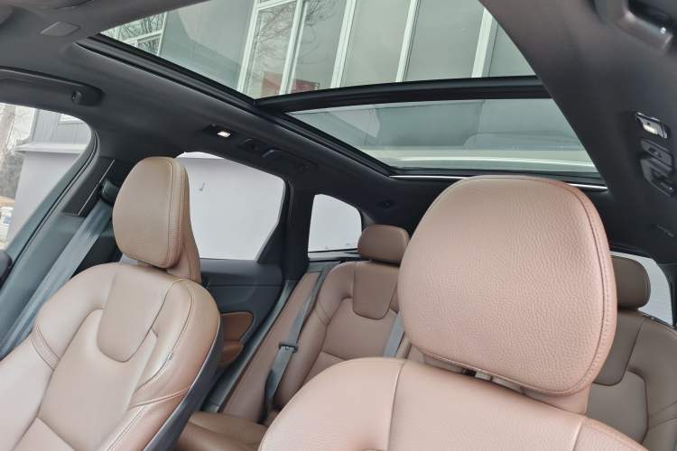Used Volvo XC60 2023 B5 4x4 Smart Luxury Edition Headliner