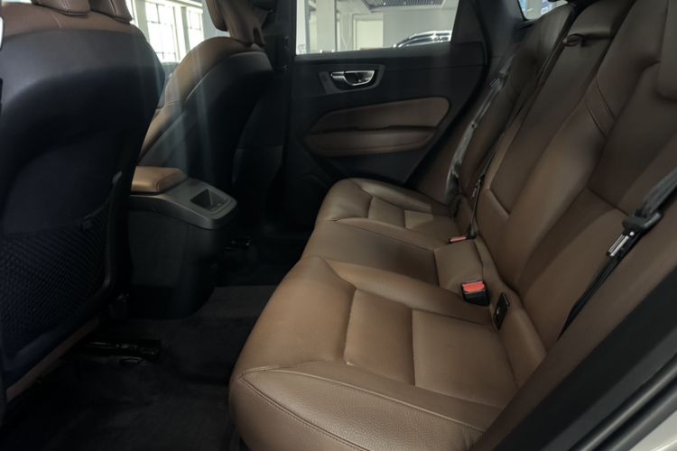 Used Volvo XC60 2023 B5 4x4 Smart Luxury Edition Interior 1