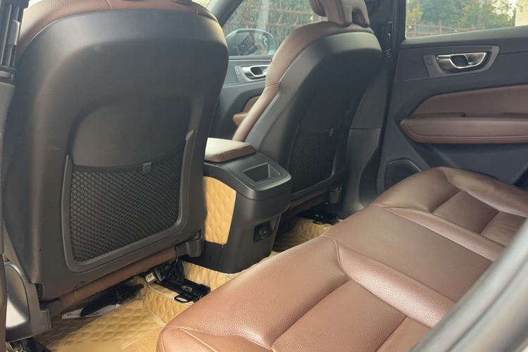 Used Volvo XC60 2023 B5 4x4 Smart Luxury Edition Interior 3