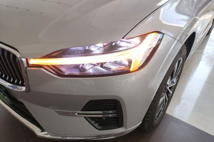 Used Volvo XC60 2023 B5 4x4 Smart Luxury Edition Left Front Headlight