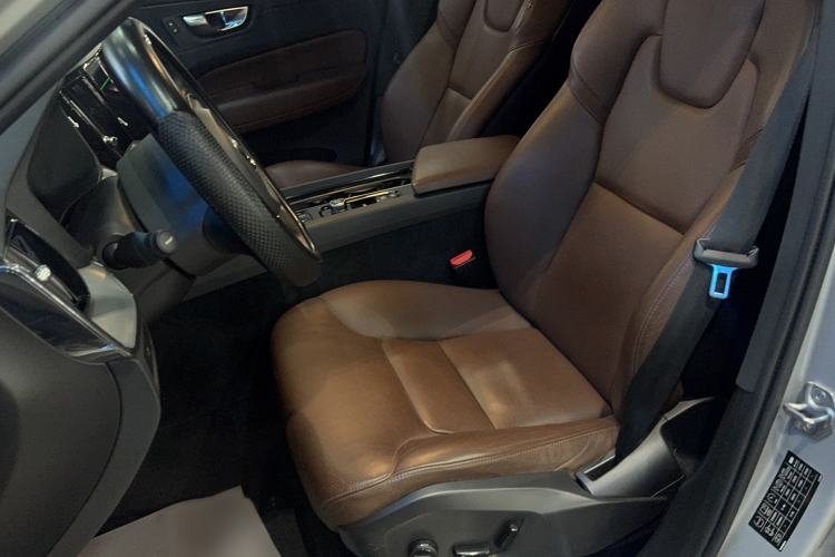 Used Volvo XC60 2023 B5 4x4 Smart Luxury Edition Left Front Seat