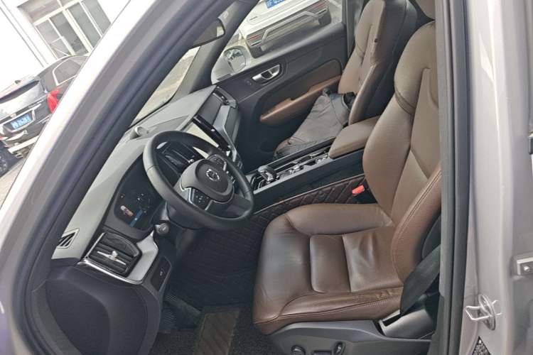 Used Volvo XC60 2023 B5 4x4 Smart Luxury Edition Left Front Seat