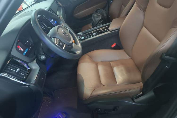 Used Volvo XC60 2023 B5 4x4 Smart Luxury Edition Left Front Seat