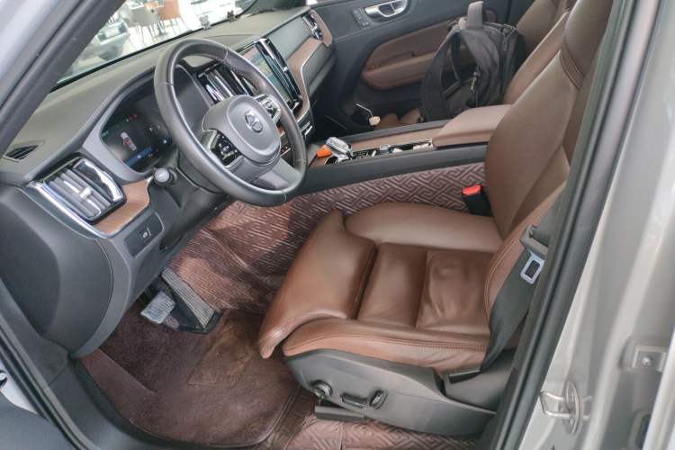 Used Volvo XC60 2023 B5 4x4 Smart Luxury Edition Left Front Seat