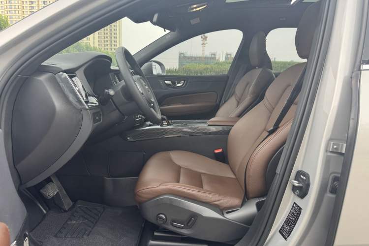 Used Volvo XC60 2023 B5 4x4 Smart Luxury Edition Left Front Seat