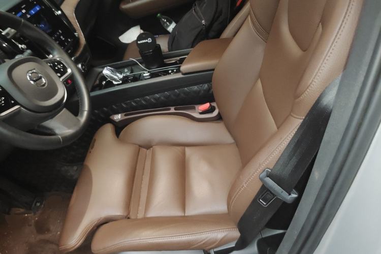 Used Volvo XC60 2023 B5 4x4 Smart Luxury Edition Left Front Seat