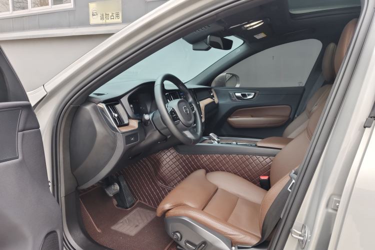 Used Volvo XC60 2023 B5 4x4 Smart Luxury Edition Left Front Seat