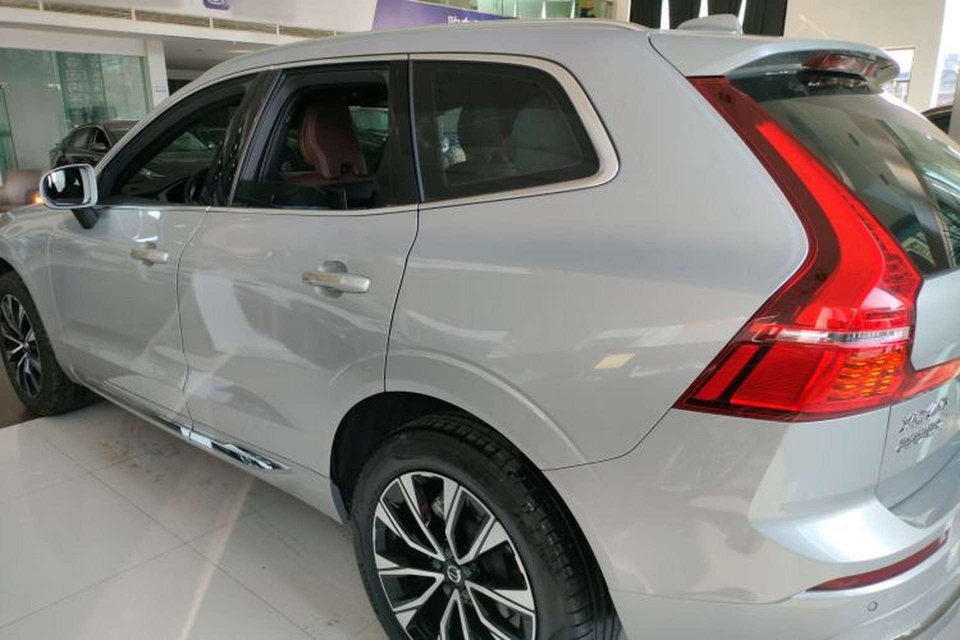 Used Volvo XC60 2023 B5 4x4 Smart Luxury Edition Left Side