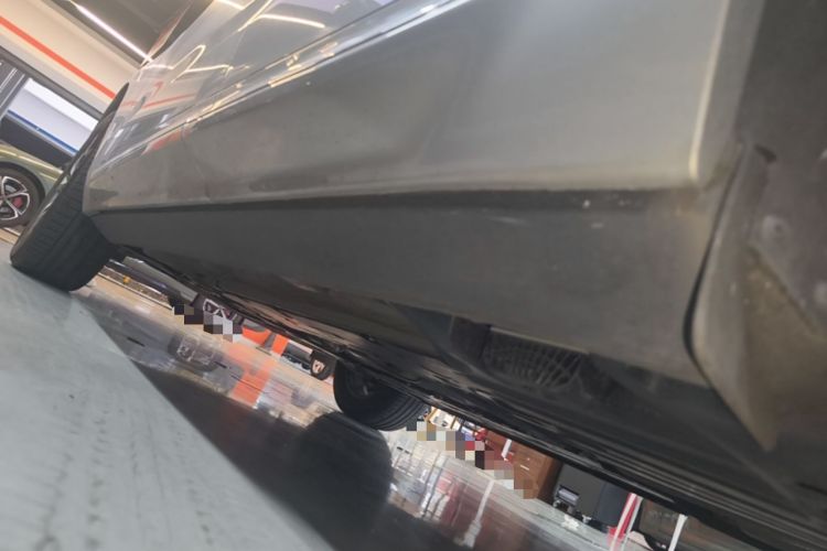 Used Volvo XC60 2023 B5 4x4 Smart Luxury Edition Left Side Sill