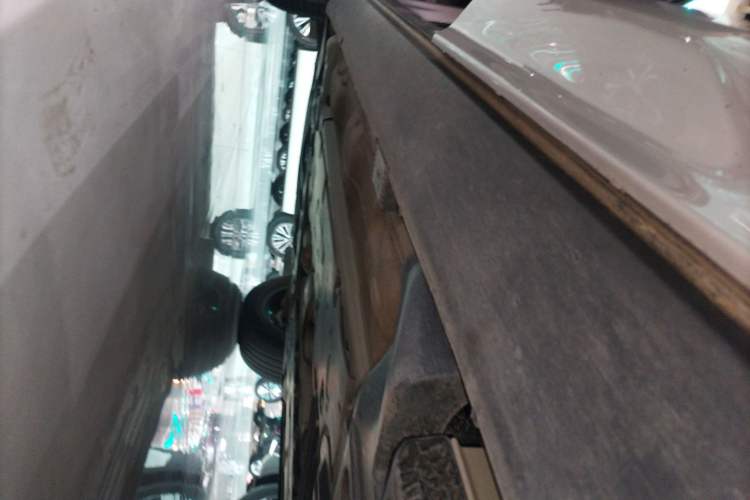 Used Volvo XC60 2023 B5 4x4 Smart Luxury Edition Left Side Sill