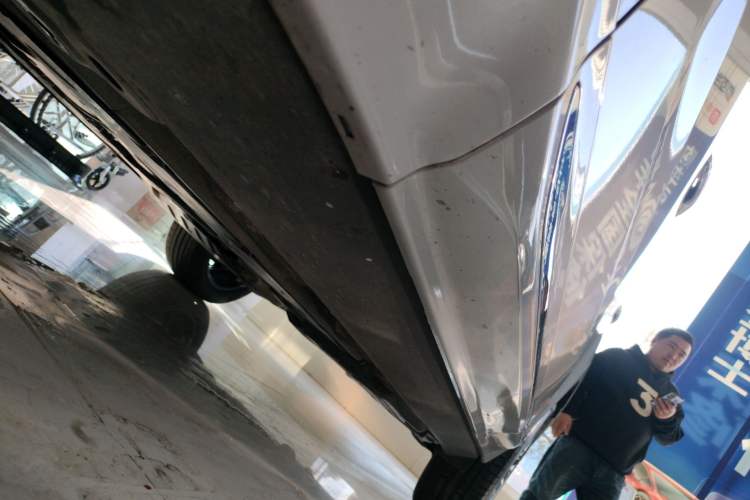 Used Volvo XC60 2023 B5 4x4 Smart Luxury Edition Left Side Sill