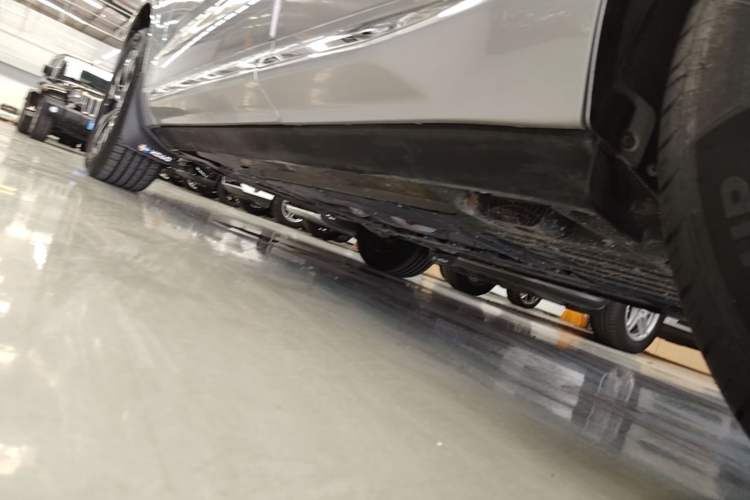 Used Volvo XC60 2023 B5 4x4 Smart Luxury Edition Left Side Sill