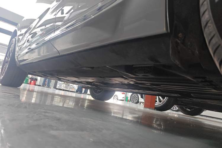 Used Volvo XC60 2023 B5 4x4 Smart Luxury Edition Left Side Sill