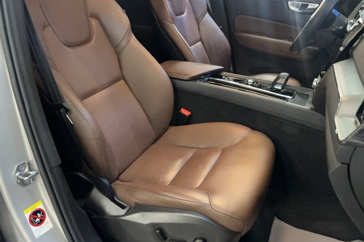Used Volvo XC60 2023 B5 4x4 Smart Luxury Edition Right Front Seat