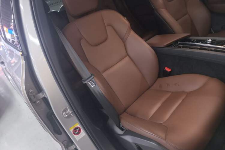 Used Volvo XC60 2023 B5 4x4 Smart Luxury Edition Right Front Seat