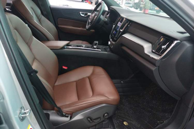Used Volvo XC60 2023 B5 4x4 Smart Luxury Edition Right Front Seat