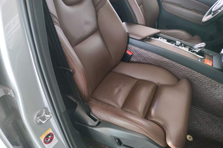 Used Volvo XC60 2023 B5 4x4 Smart Luxury Edition Right Front Seat
