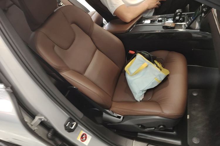 Used Volvo XC60 2023 B5 4x4 Smart Luxury Edition Right Front Seat