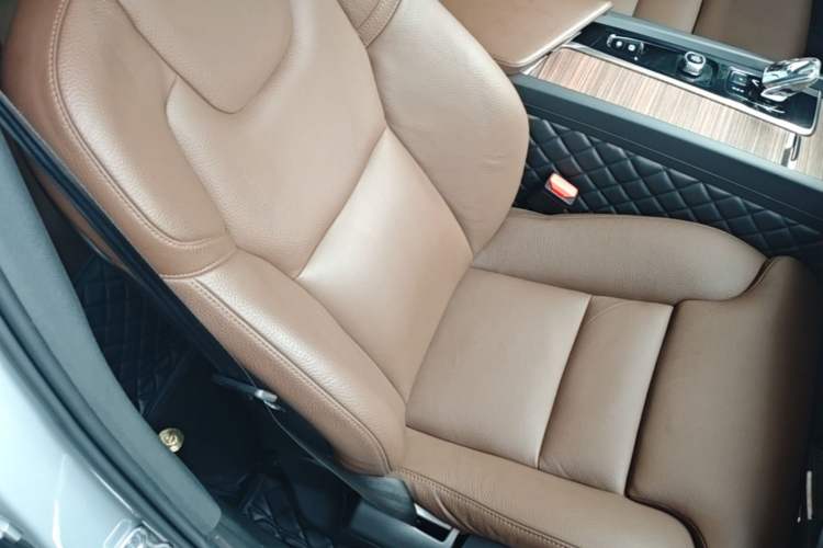 Used Volvo XC60 2023 B5 4x4 Smart Luxury Edition Right Front Seat