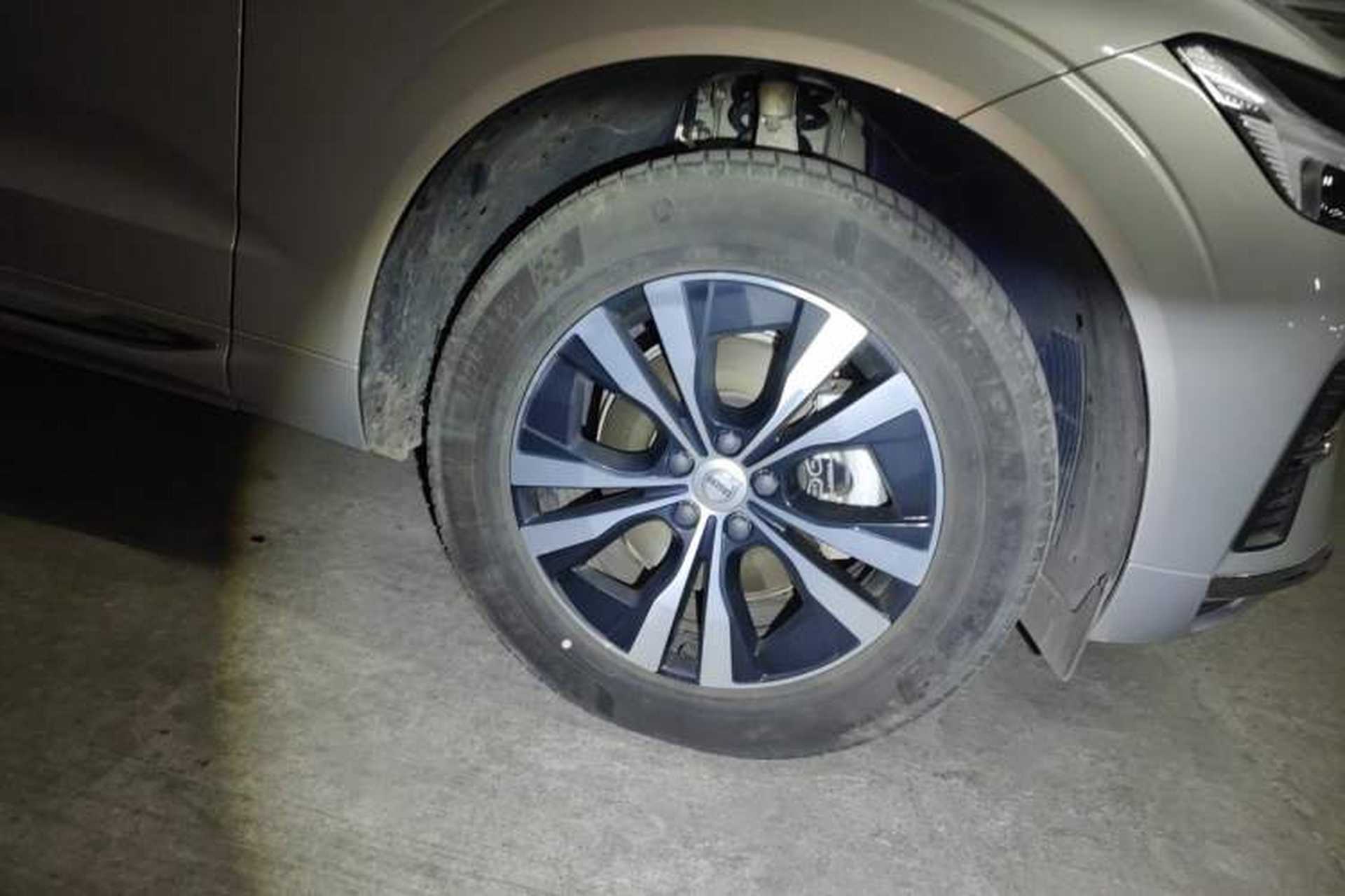 Used Volvo XC60 2023 B5 4x4 Zhiyi Sport Edition Right Front Wheel Hub