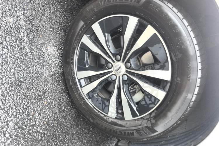 Used Volvo XC60 2023 B5 4x4 Smart Luxury Edition Right Front Wheel Hub