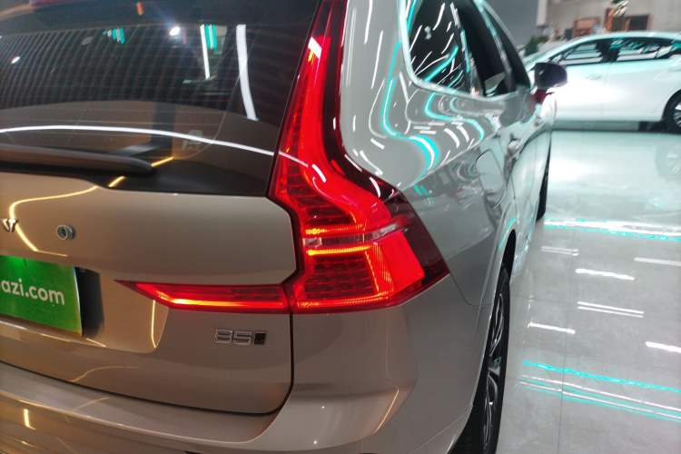 Used Volvo XC60 2023 B5 4x4 Smart Luxury Edition Right Rear Taillight