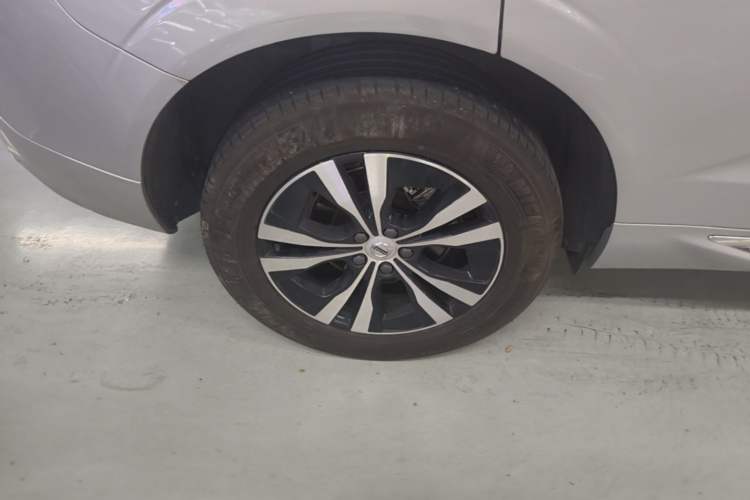 Used Volvo XC60 2023 B5 4x4 Smart Luxury Edition Right Rear Wheel Hub