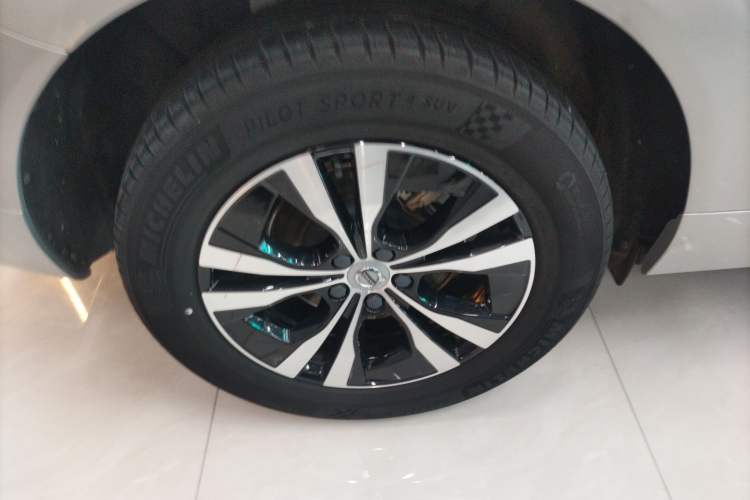 Used Volvo XC60 2023 B5 4x4 Smart Luxury Edition Right Rear Wheel Hub